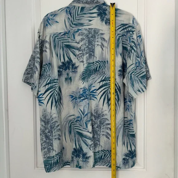 Tommy Bahama 100% Silk Blue and White Casual Button Down Shirt - Picture 3 of 11